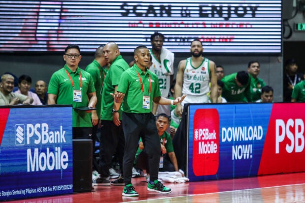 La Salle coach Topex Robinson